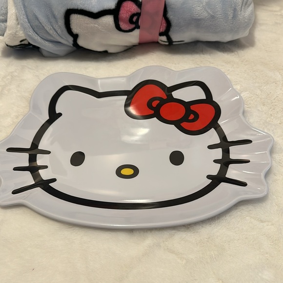 Hello Kitty plush full/queen size blanket and plate set - Picture 6 of 9